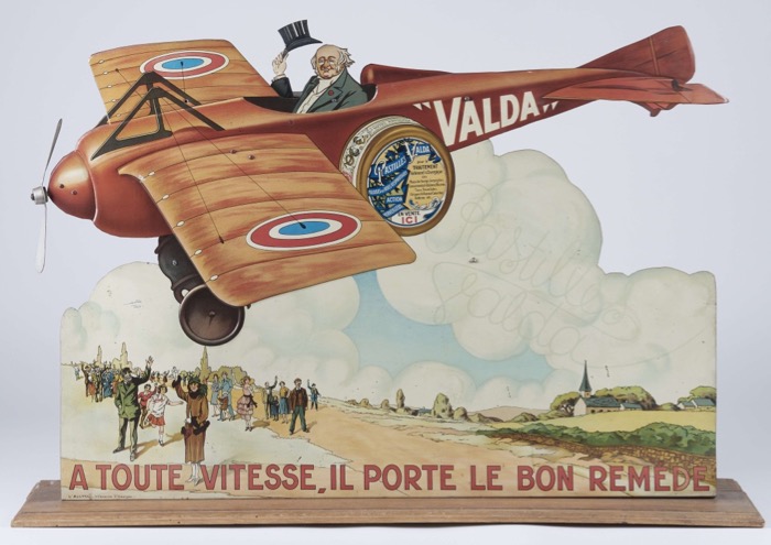 En vente :  SOLD  !!!..VENDUE !!!  AUTOMATE PASTILLES VALDA  AÉROPLANE A TOUTE VITESSE IL PORTE LE BON REMEDE