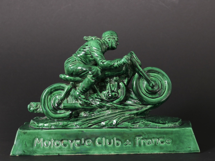 En vente :  TROPHEE MOTOCYCLE CLUB  DE FRANCE M.C.F CERAMIQUE EMAILLEE