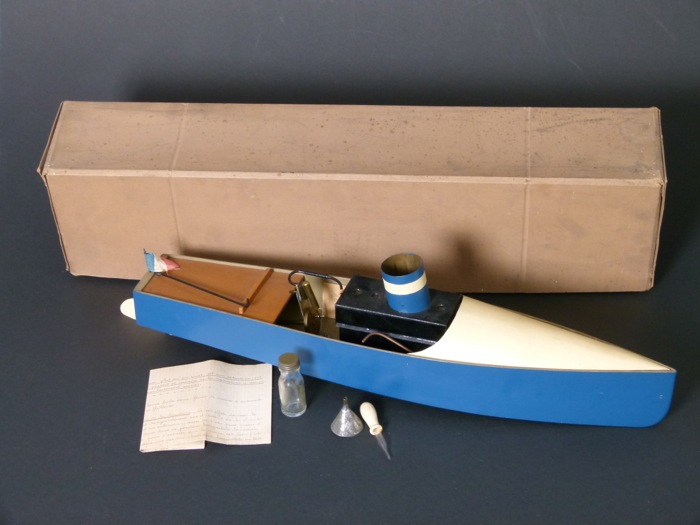 En vente :  RACER DE COURSE  DE RIVIERE A VAPEUR