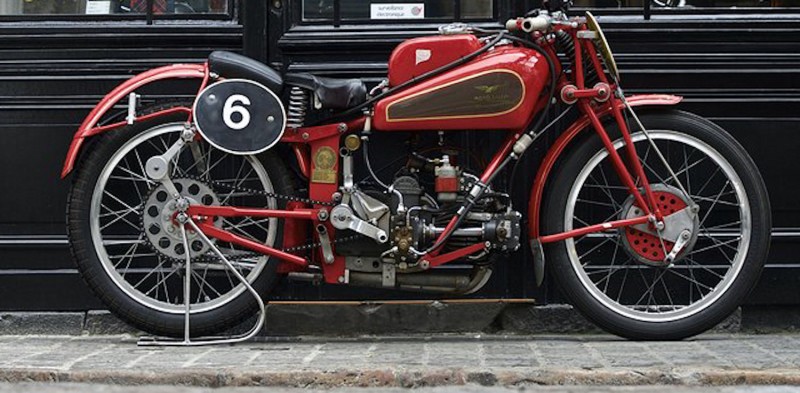 En vente :  MOTO GUZZI 250 ALBATROS EX USINE 1939 - MOTO DE COURSE