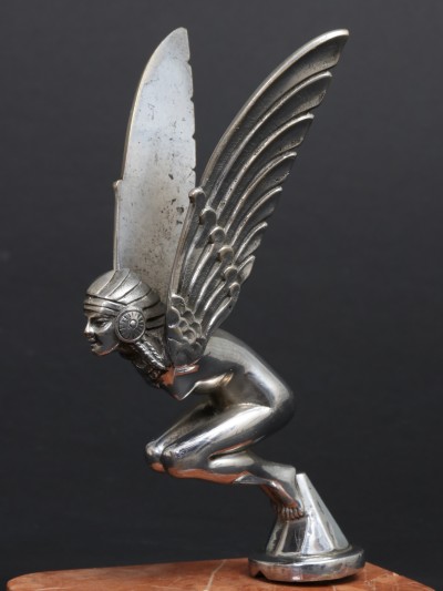 En vente :  EGYPTIENNE AILÉE  MASCOTTE ART DECO AUTOMOBILE GRAND MODÈLE