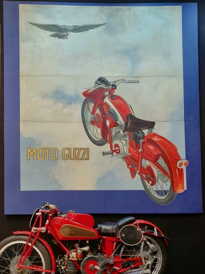 En vente :  MOTO GUZZI  PANNEAU PUBLICITAIRE HUILE SUR PANNEAU PROJET ORIGINAL