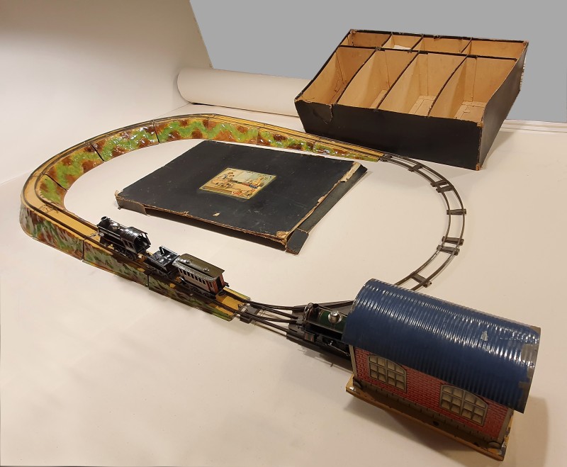 En vente :  TRAIN CIRCUIT TYPE CREMAILLERE  JOUET RARE COFFRET D'ORIGINE