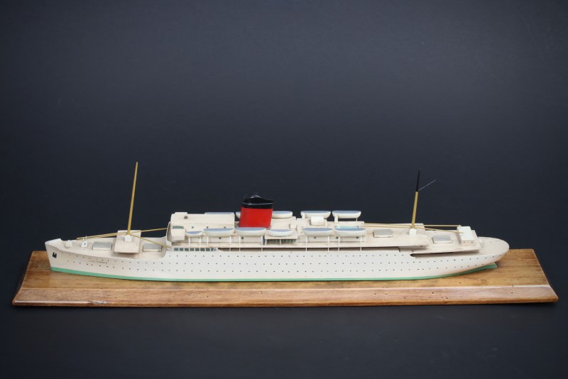 En vente :  PAQUEBOT COLOMBIE Cie Générale Transatlantique MAQUETTE D'AGENCE