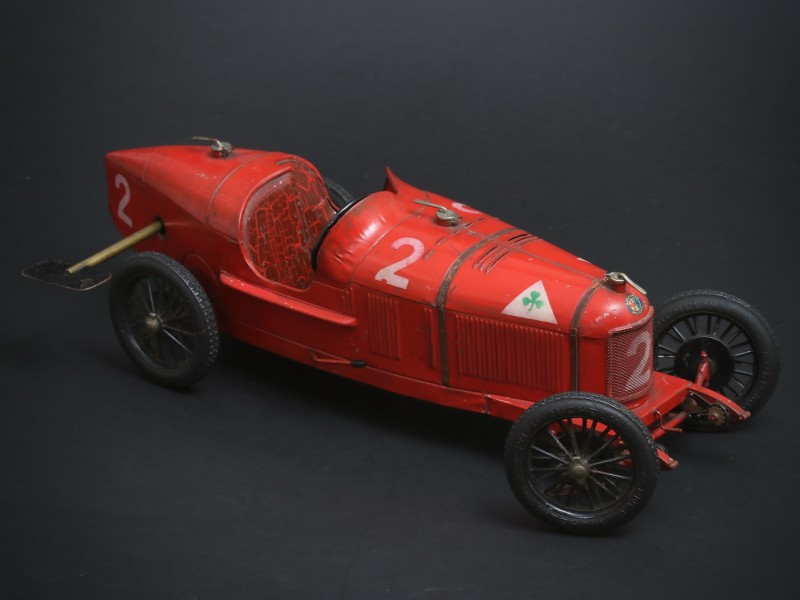 En vente :  ALFA ROMEO P2 ROUGE C I J NUMERO 2 BLANC  TREFLE VERT TRIANGLE BLANC  MANIVELLE ET SUSPENSION  HARTFORD