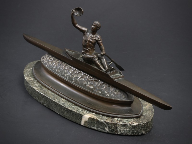 En vente :  LE RAMEUR SUR SKIFF - LE VAINQUEUR