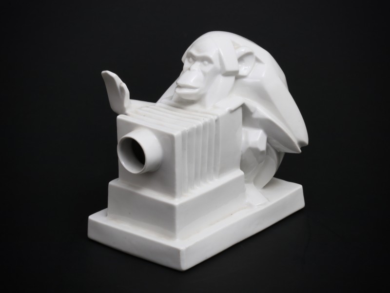 En vente :  SINGE PHOTOGRAPHE - LAMPE ET VEILLEUSE EN PORCELEINE