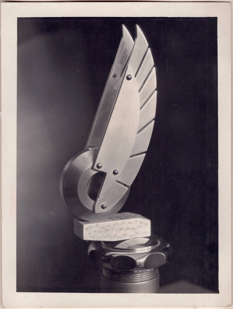 En vente :  PHOTOS ARGENTIQUE ORIGINAL MASCOTTE MODERNISTE POUR MAISON HERMES