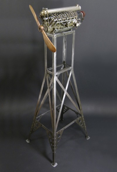 En vente :  MODELE REDUIT ETUDE MOTEUR D AVION V-12 OPERATIONNEL