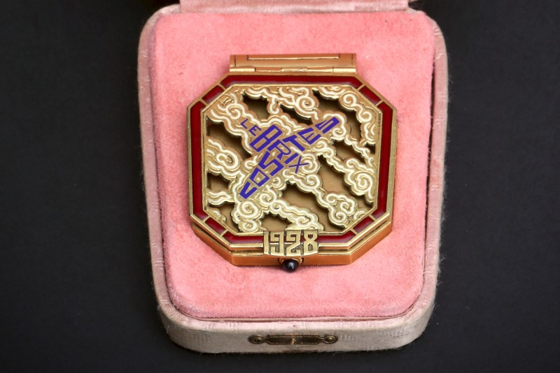 En vente :  COSTES ET LE BRIX PILOTES BREGUET XI MONTRE EN OR HISTORIQUE ET COMMEMORATIVE POUR LEUR TOUR DU MONDE PARTIEL EN 1928