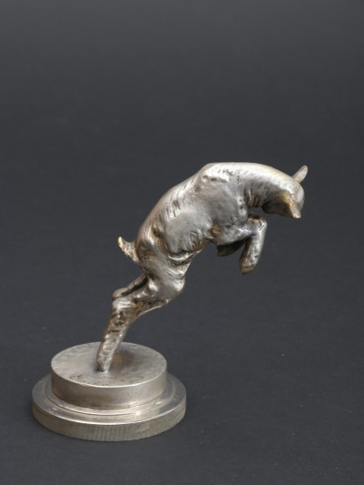 En vente :  MASCOTTE BRONZE PATINE ARGENT LE CHEVREAU